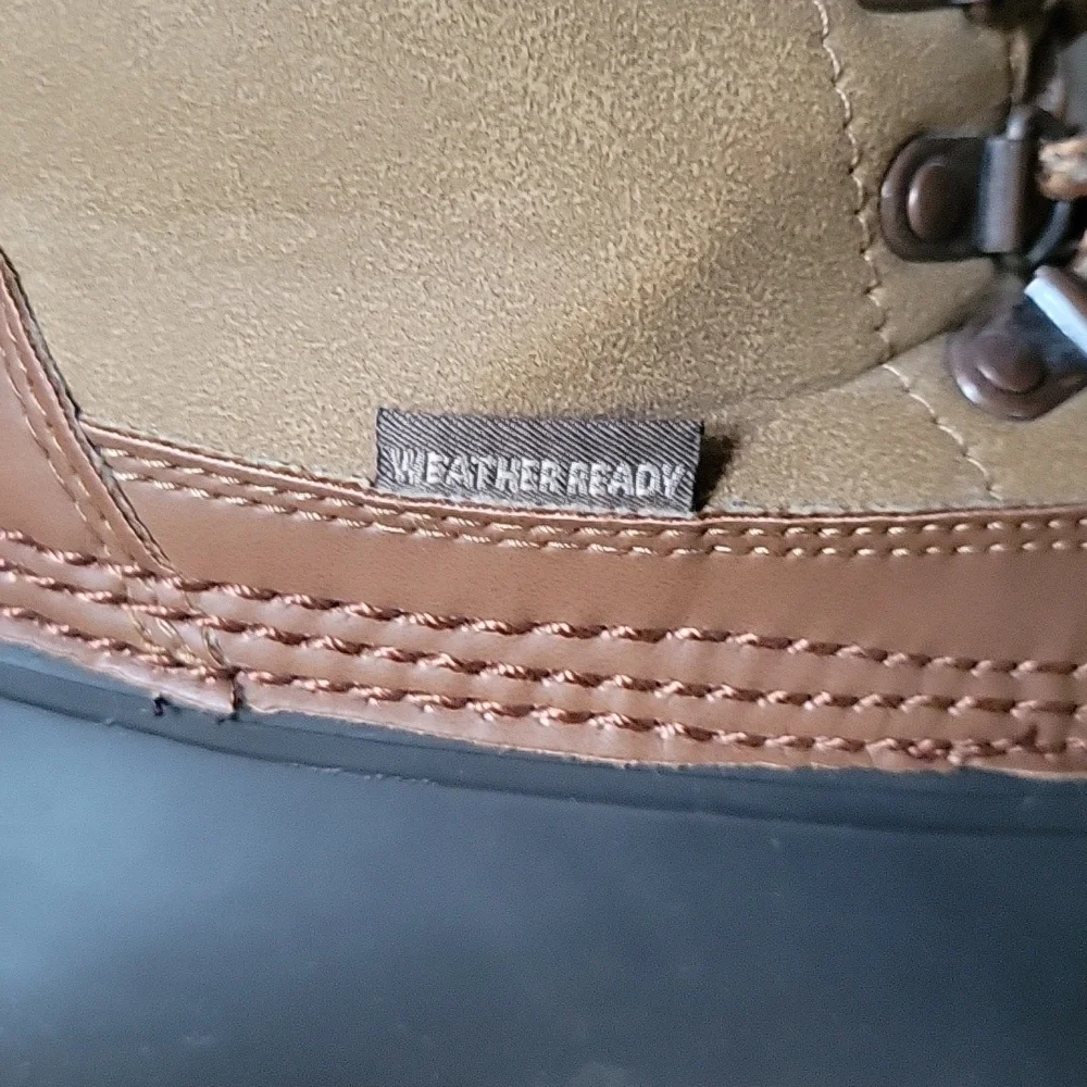 NWOT, JBU Ontario Duck Boot, tan size 6.5M